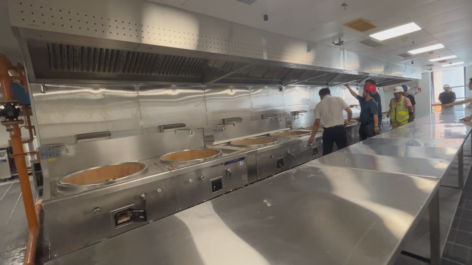 深圳实验明湖学校二楼厨房验收：学校食堂为什么要拆成这么多功能区？